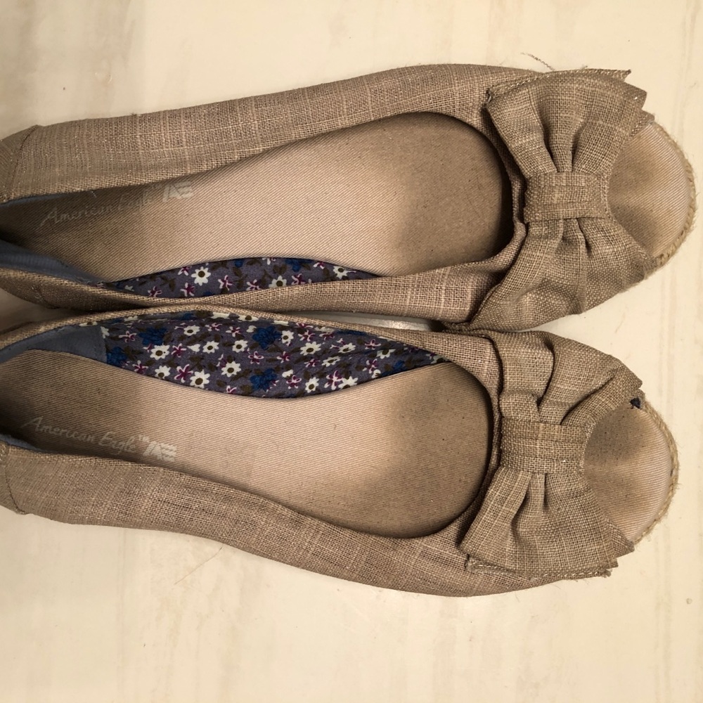 American Eagle tan flats